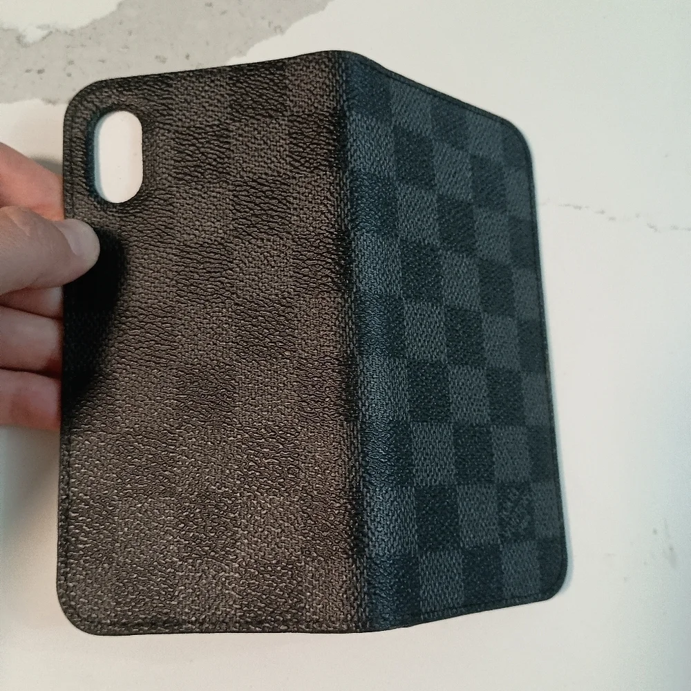 Authentic LOUIS VUITTON Damier iPhone Case black Folio Brand New